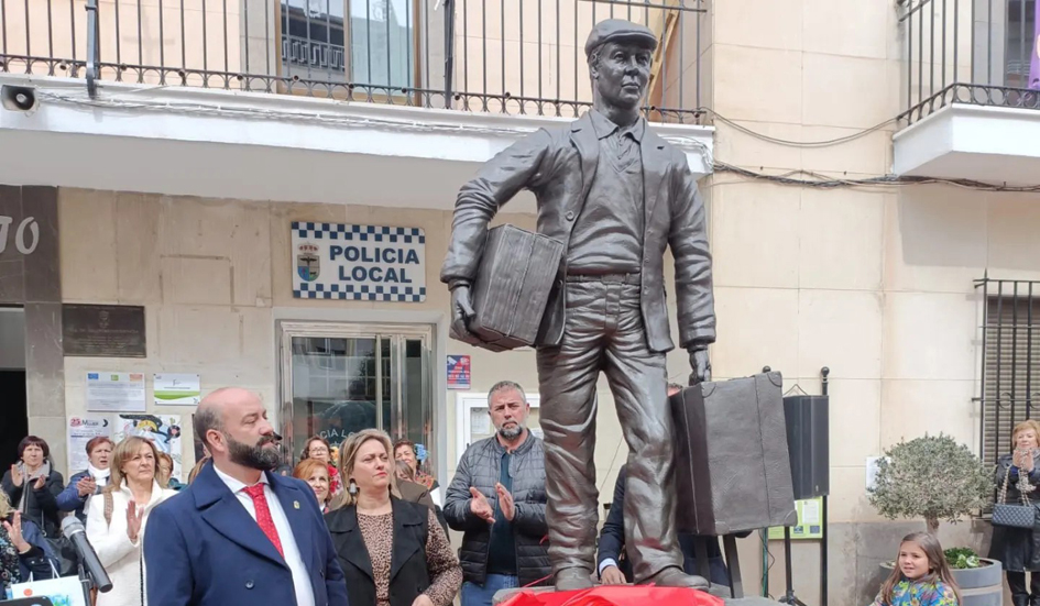 Pozo Alcón rinde tributo al Emigrante