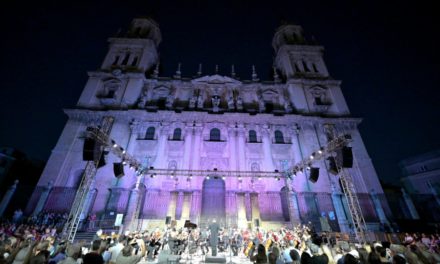 La Escolanía y la Orquesta Sinfónica conquistan la Catedral